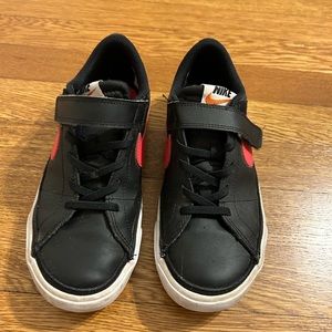 Nike shoes, size US 3Y, EUR 35